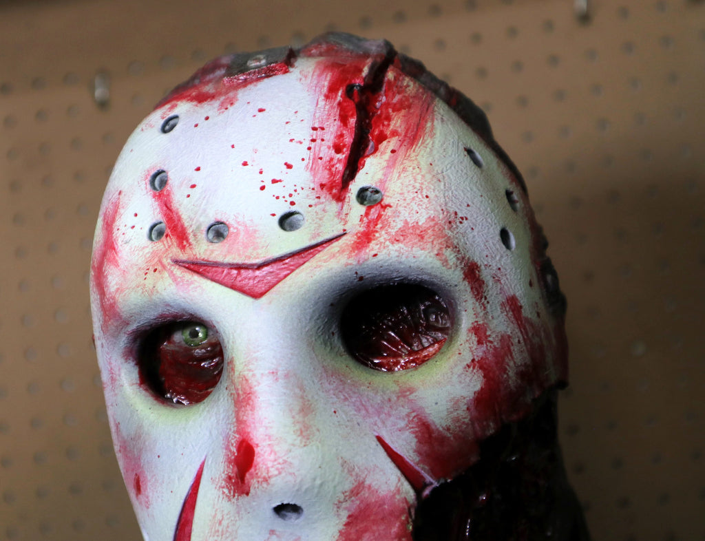 RELICS: The Damned – Jason Voorhees
Busto de Horror Pintado à Mão | Friday the 13th | The Frame Beyond