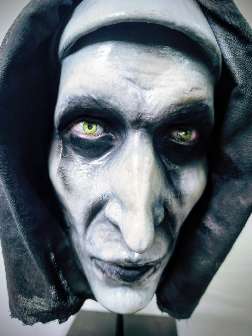 The Exhibit - Valak — Vista dall'alto | The Frame Beyond