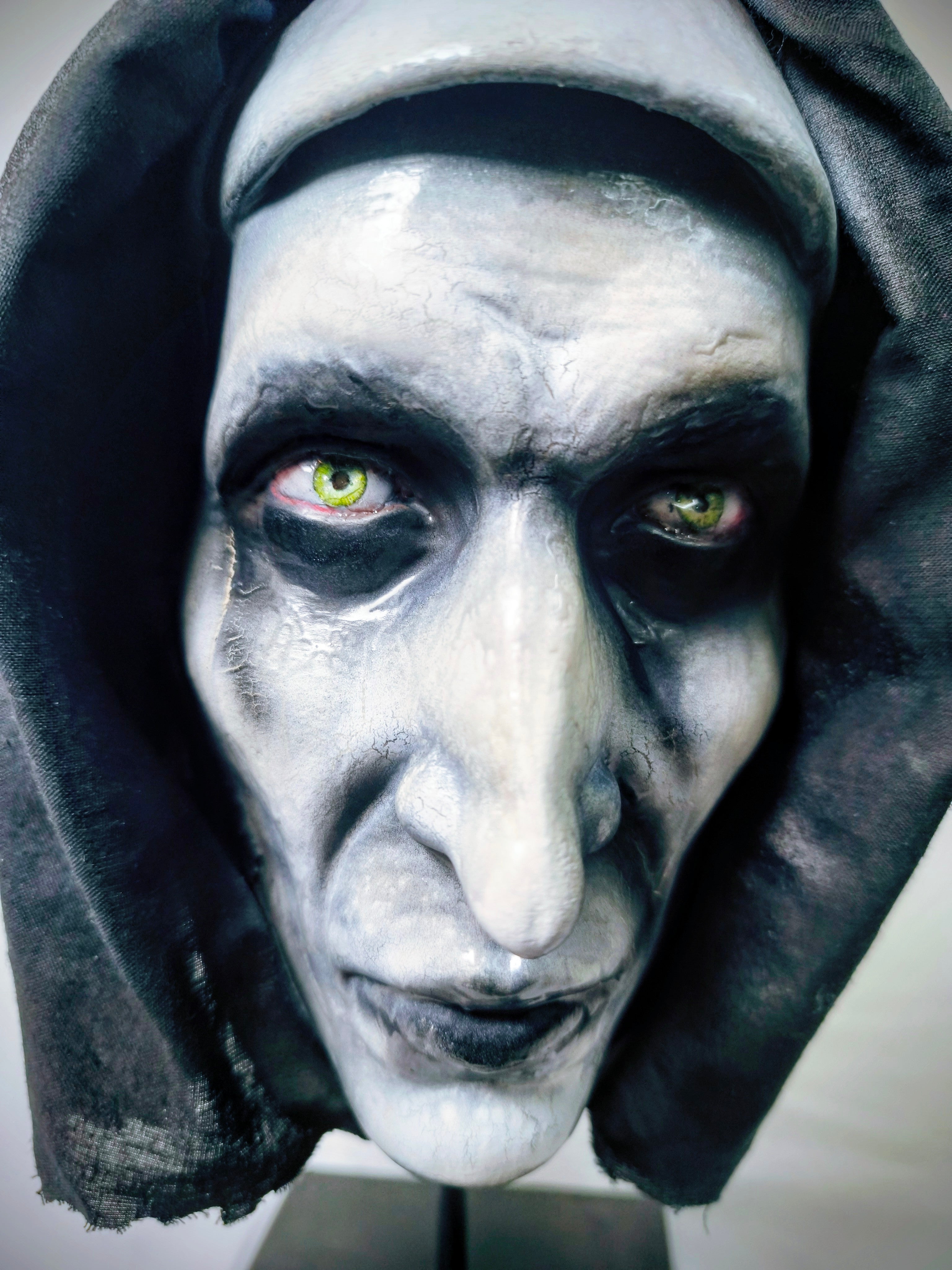 The Exhibit - Valak — Vista dall'alto | The Frame Beyond