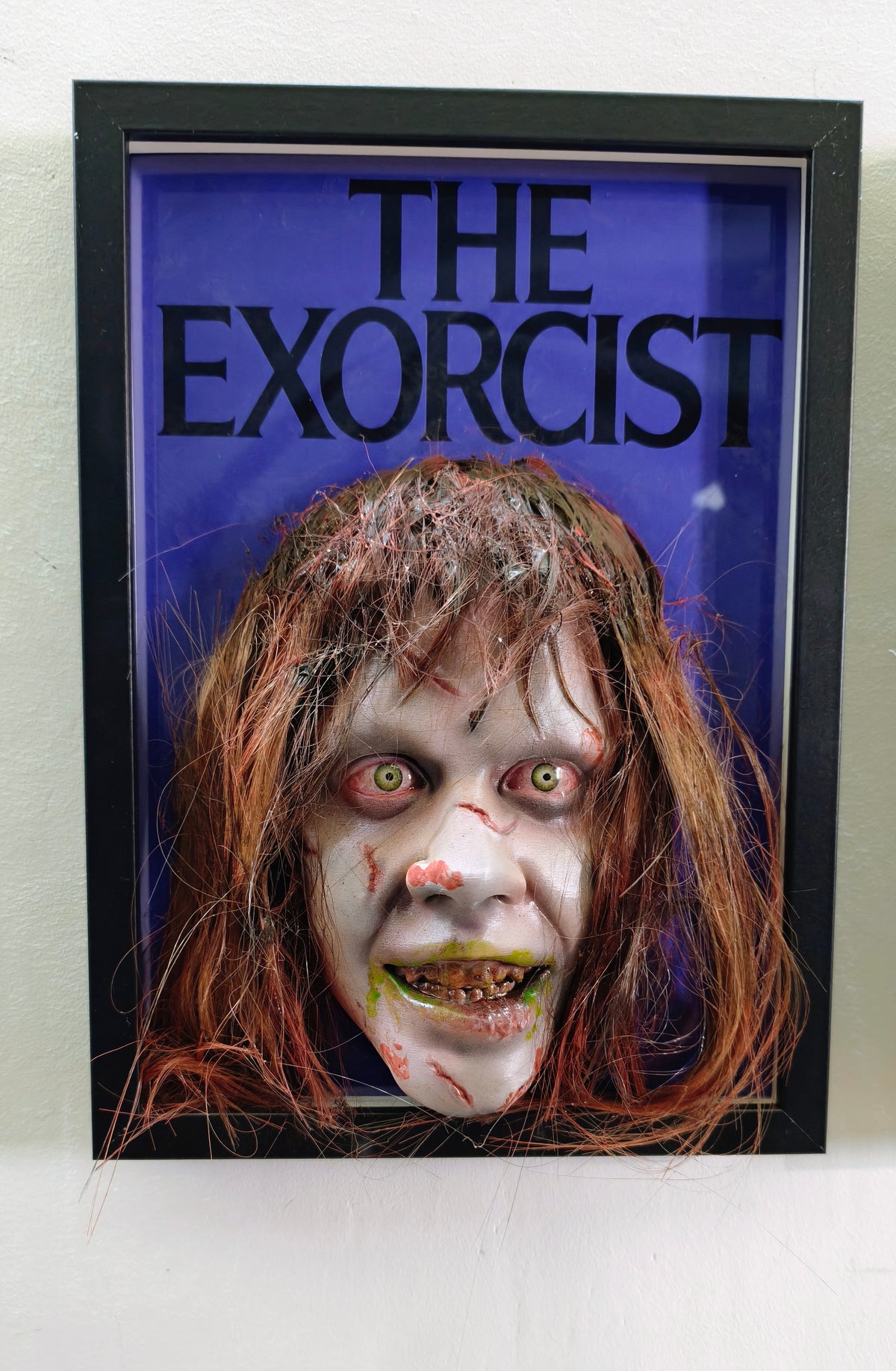 Nightmares in Frame - Regan MacNeil (The Exorcist) | Quadro 3D con Capelli a Sbalzo (10 cm)