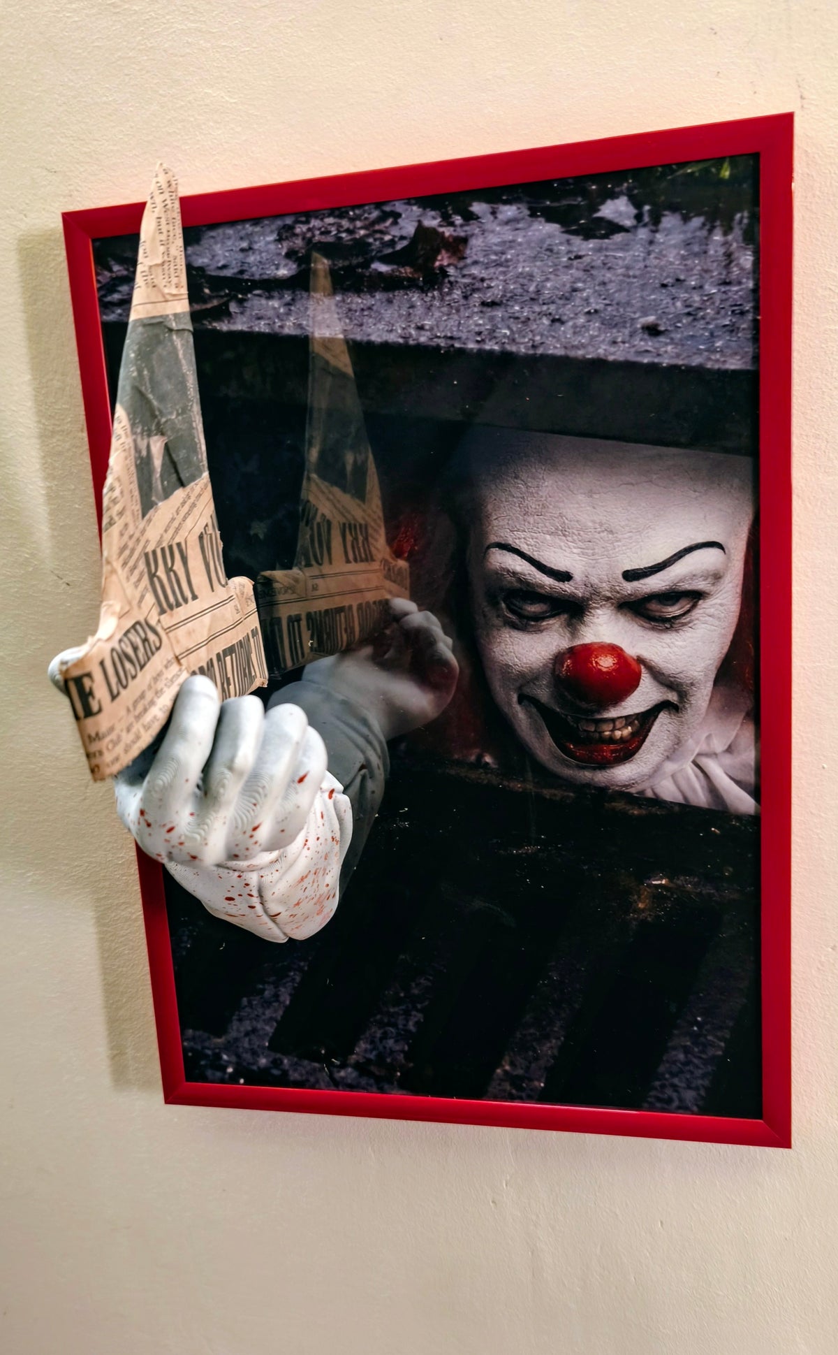 Nightmares in Frame - Pennywise Classic (1990) | Quadro 3D con Braccio e Barchetta a Sbalzo (15 cm)