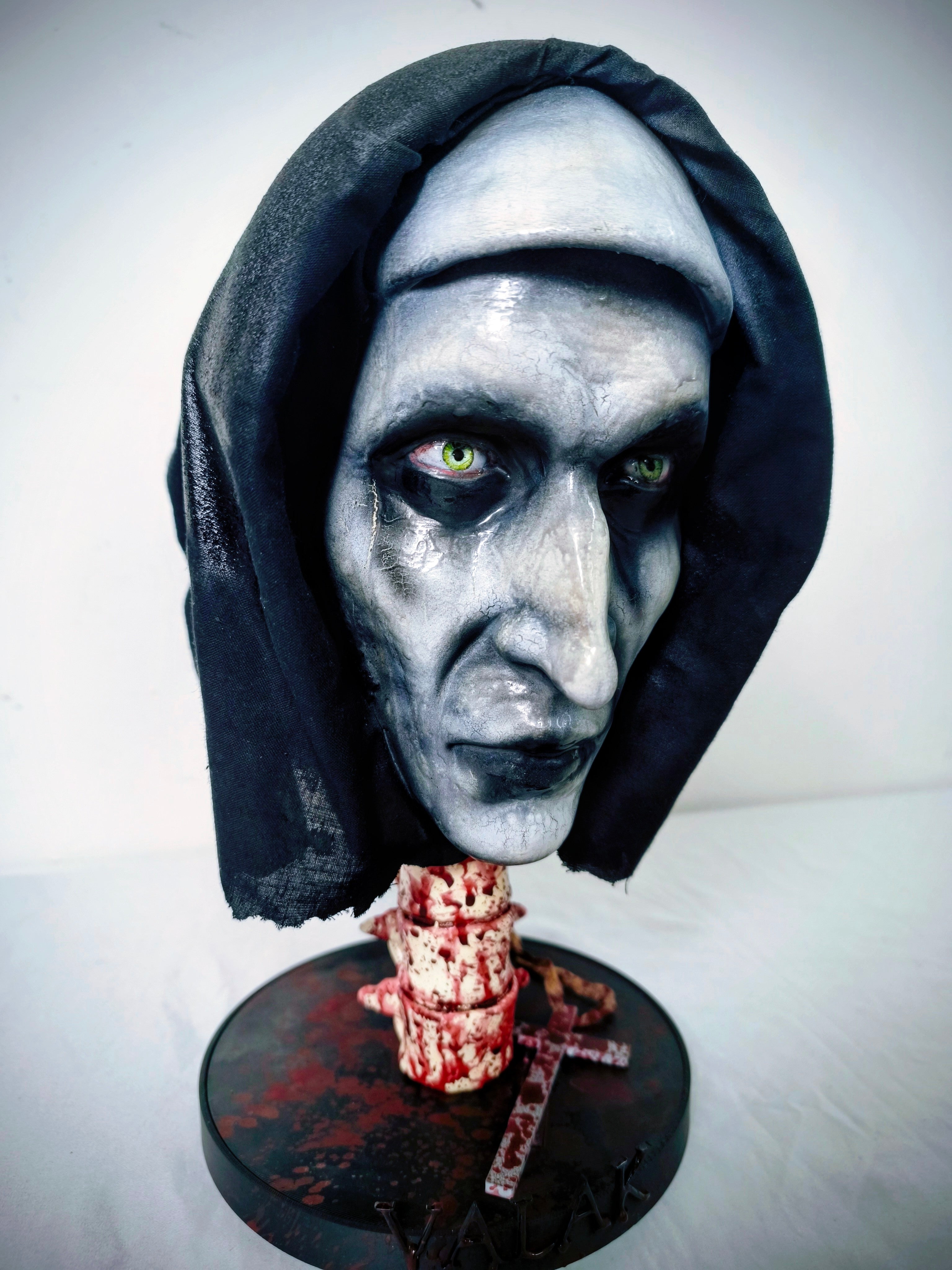 Valak ( The Nun) - RELICS: The Last Cut — Vista frontale | The Frame Beyond