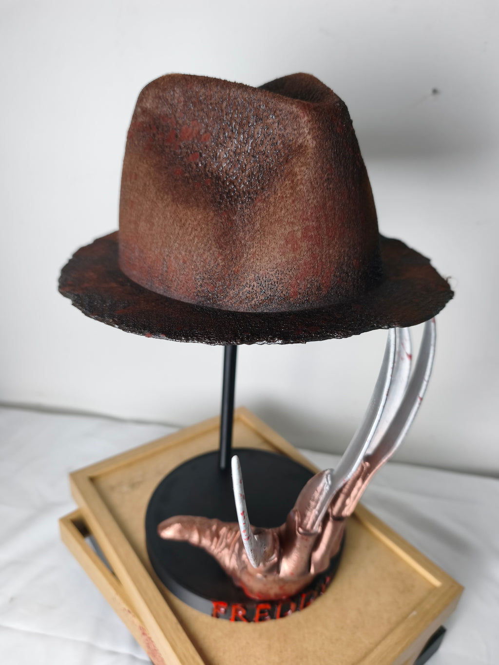 RELICS: The Last Cut - Freddy Krueger — Dettaglio pittura | The Frame Beyond