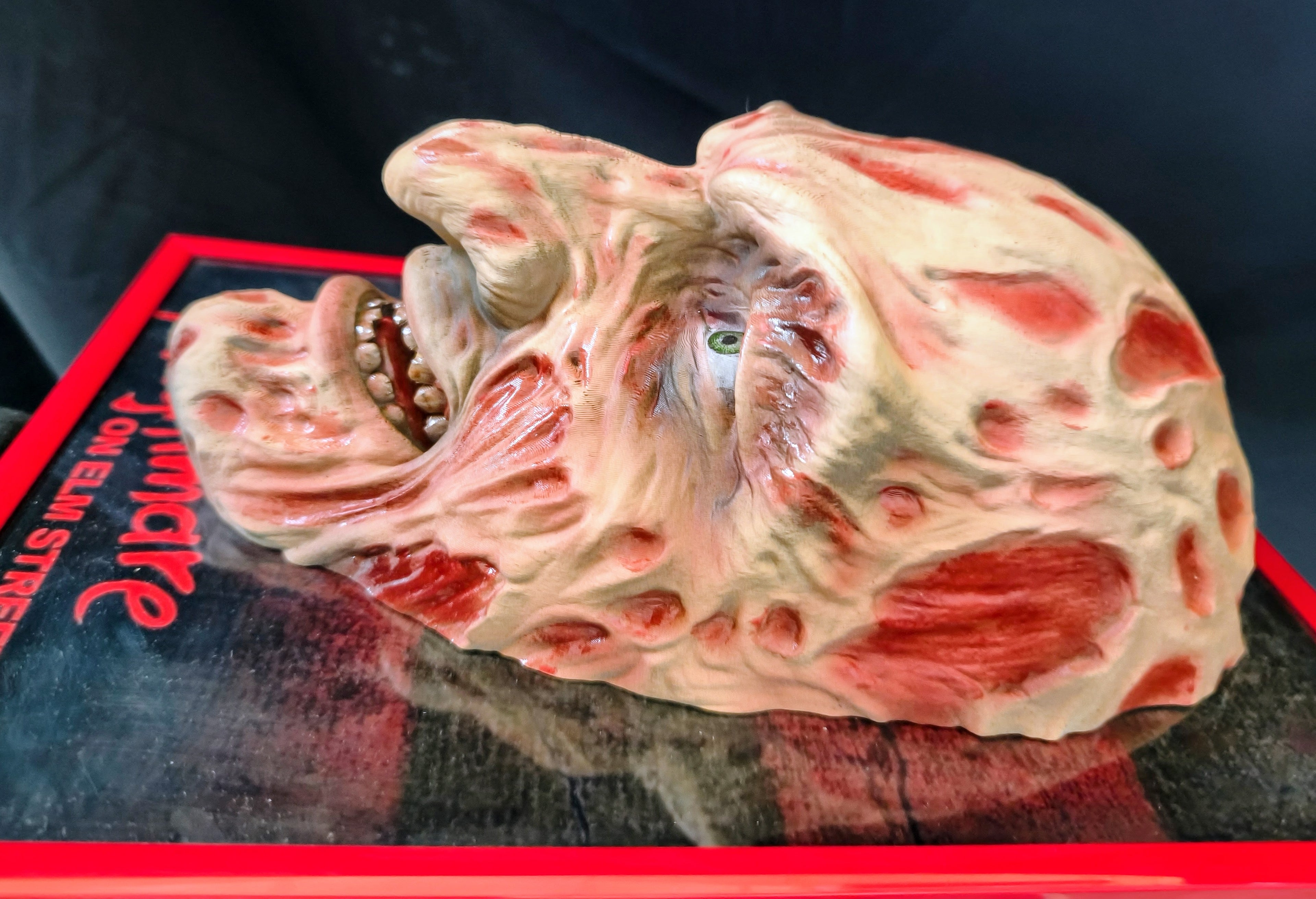 Nightmares in Frame - Freddy — Dettaglio pittura | The Frame Beyond