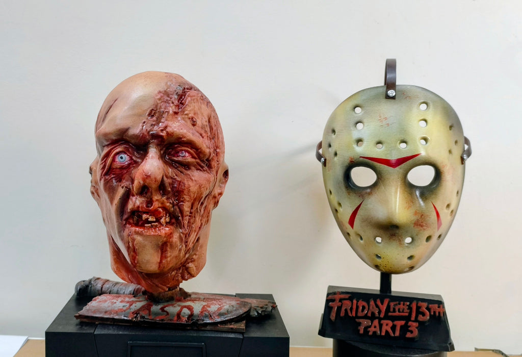 RELICS: The Last Cut - Jason Voorhees (Part III) | Busto 3D da Collezione con Maschera Removibile e Stand Dedicato