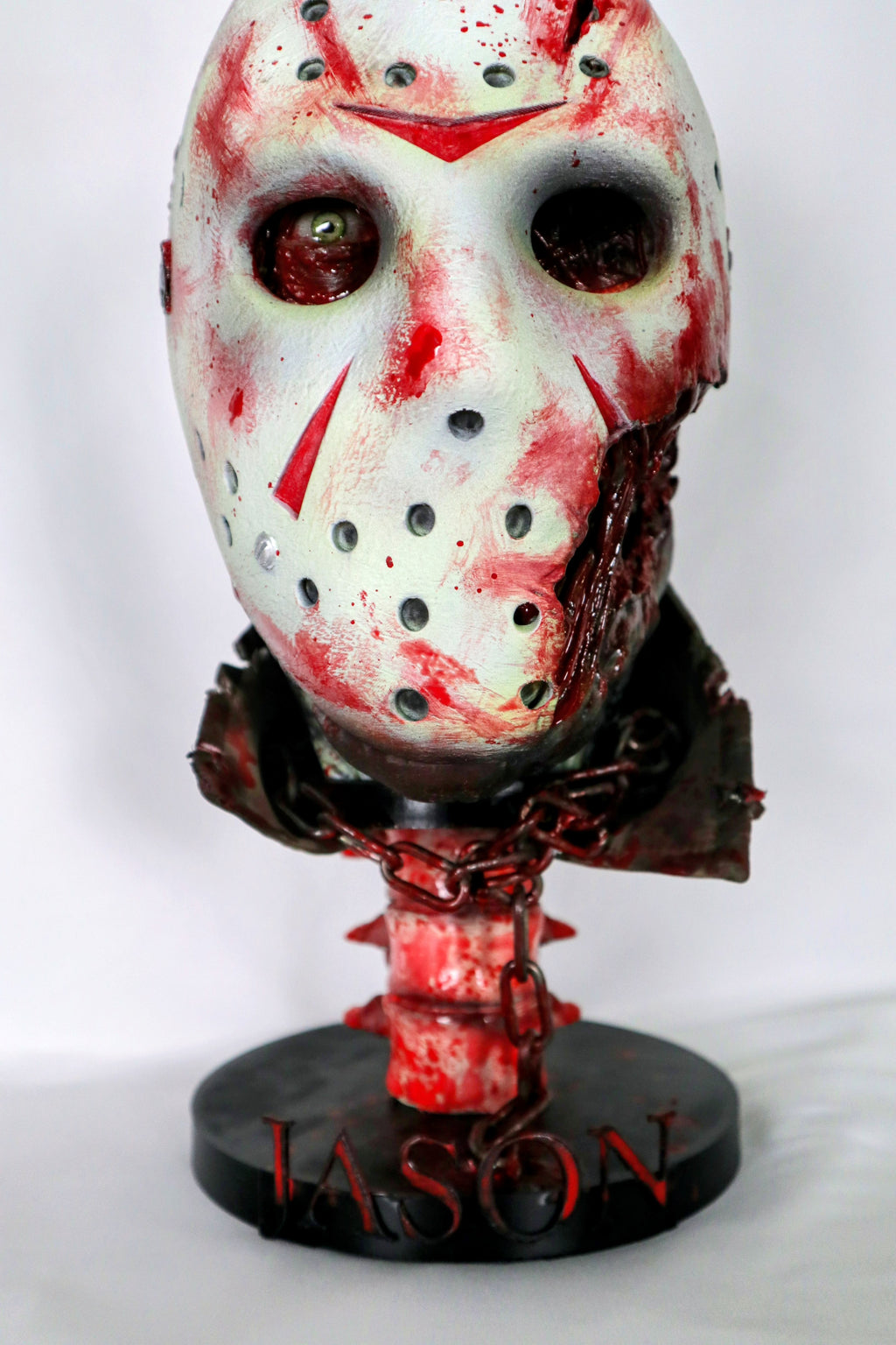 RELICS: The Damned – Jason Voorhees
Busto de Horror Pintado à Mão | Friday the 13th | The Frame Beyond