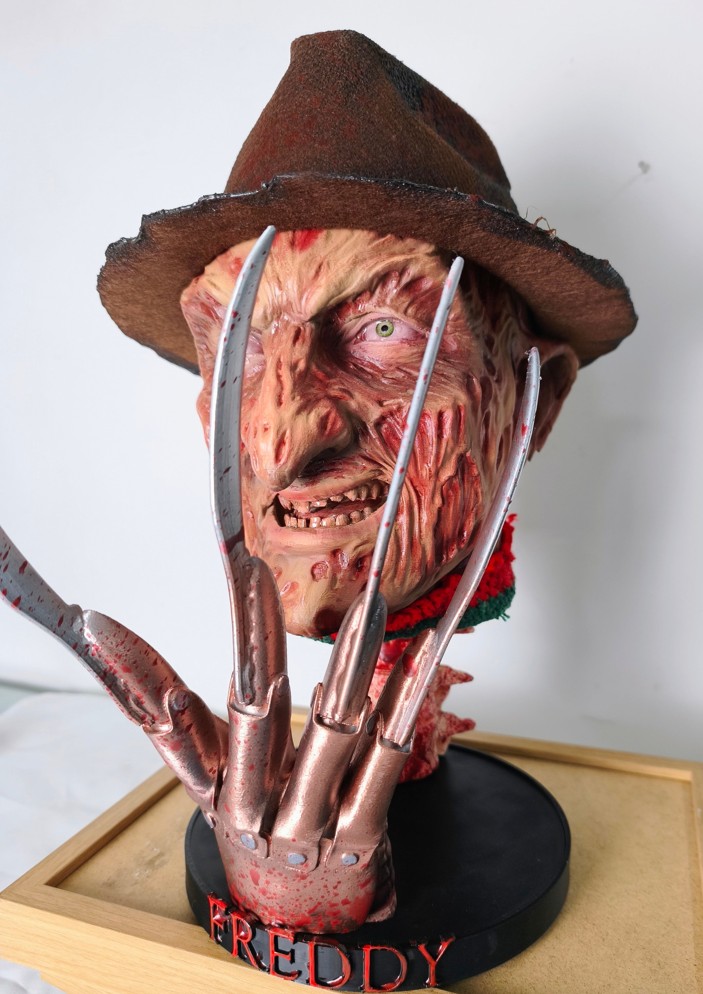 RELICS: The Last Cut - Freddy Krueger — Vista frontale | The Frame Beyond