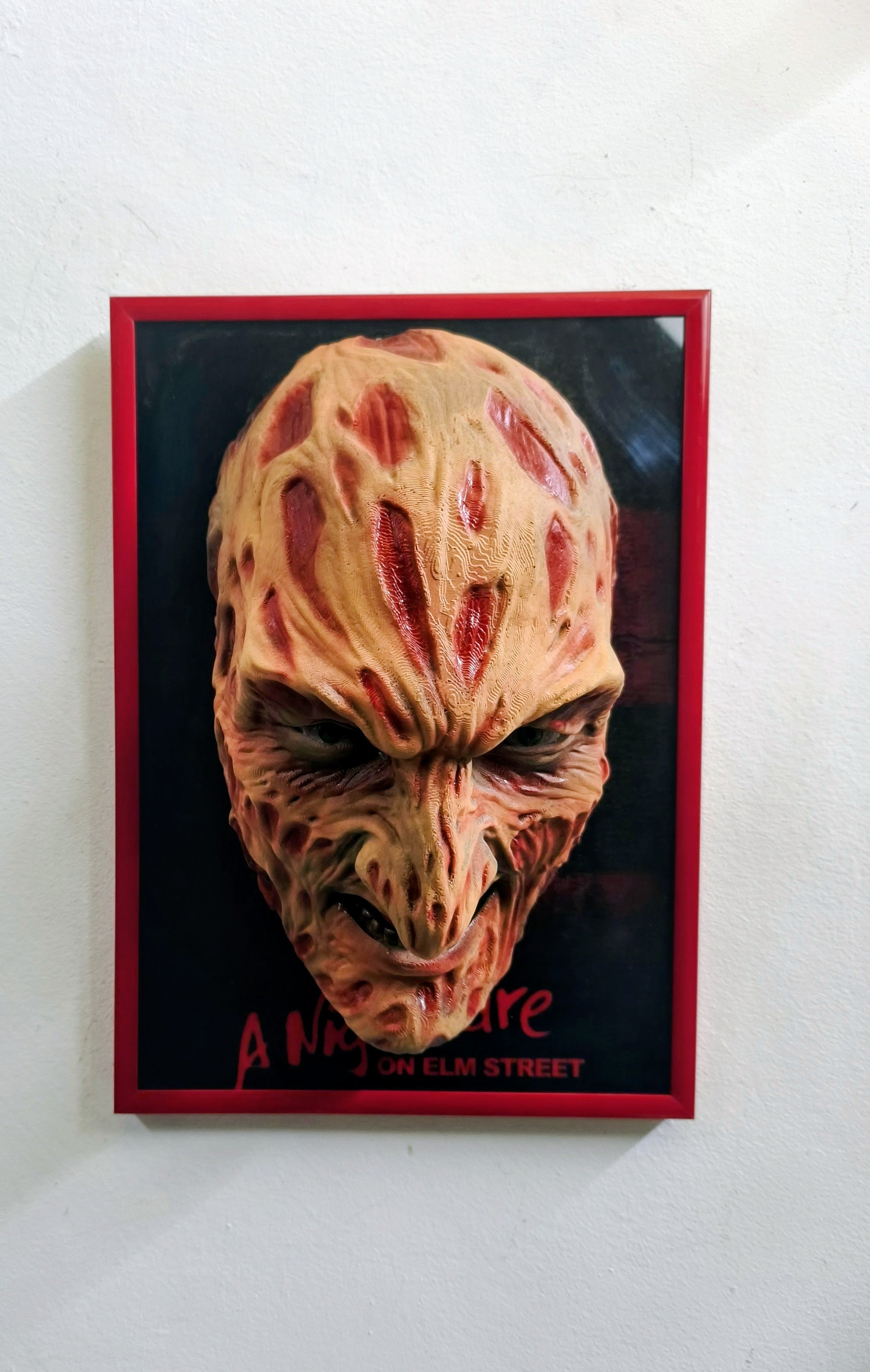 Nightmares in Frame - Freddy — Dettaglio laterale | The Frame Beyond