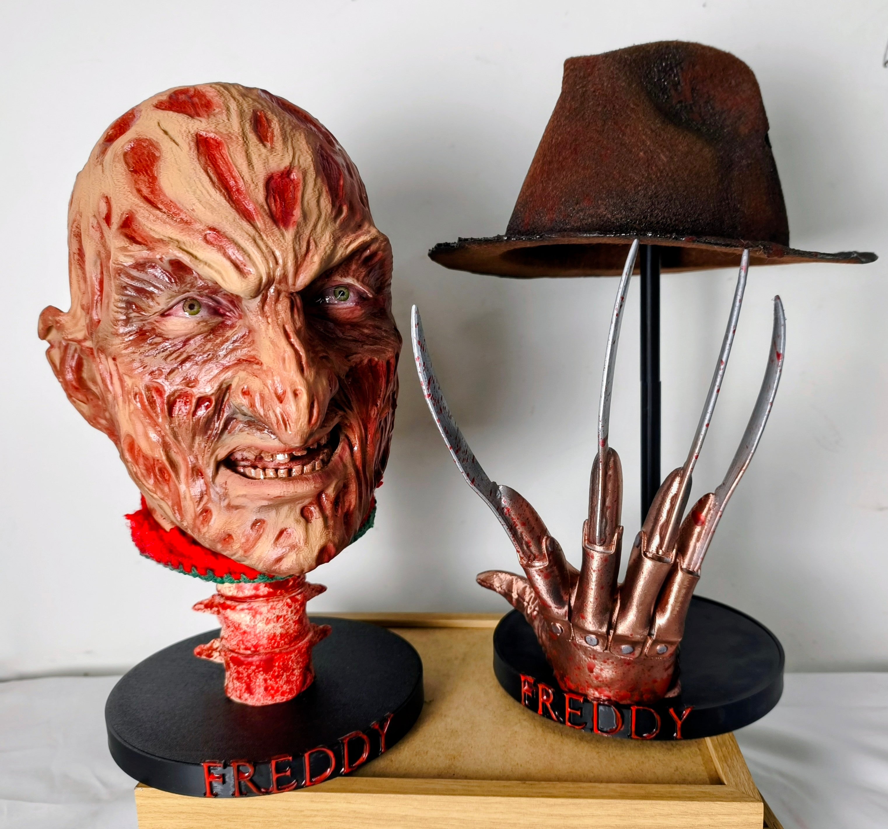 RELICS: The Last Cut - Freddy Krueger — Dettaglio laterale | The Frame Beyond