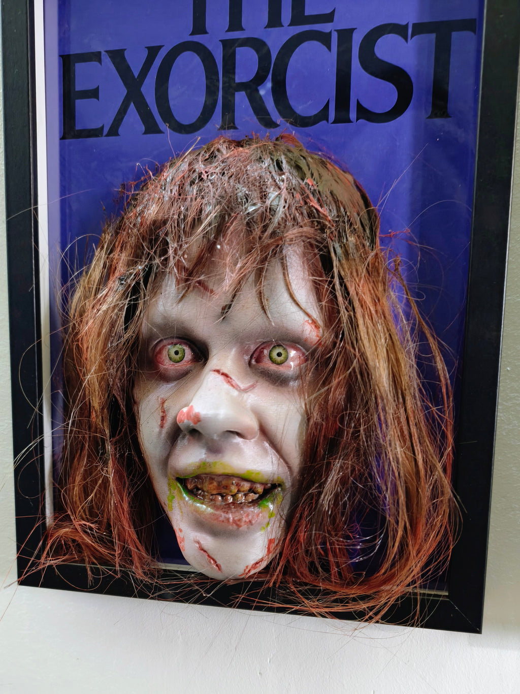 Nightmares in Frame - Regan MacNeil (The Exorcist) | Quadro 3D con Capelli a Sbalzo (10 cm)