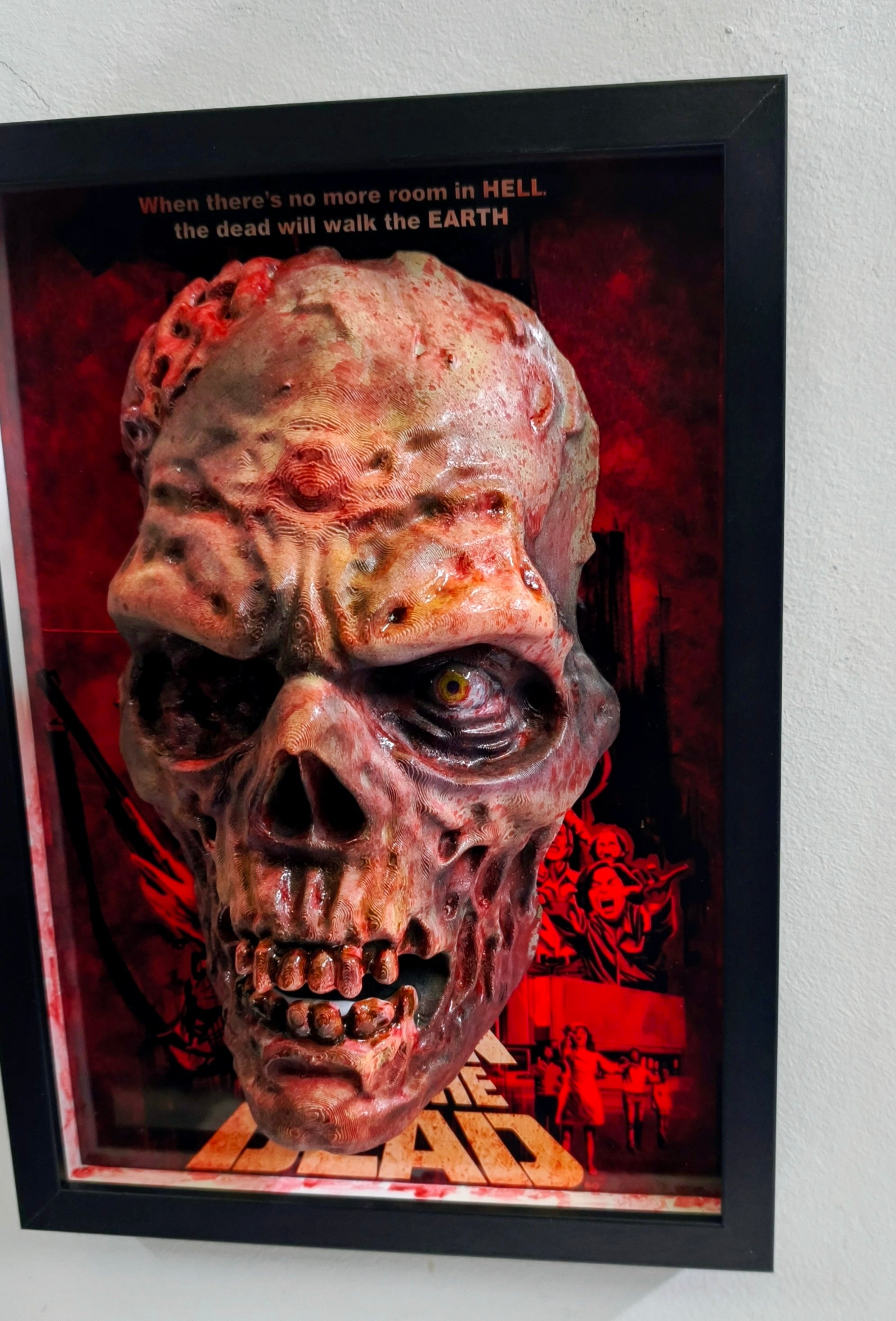 Nightmares in Frame - Zombie (Dawn of the Dead) — Dettaglio laterale | The Frame Beyond