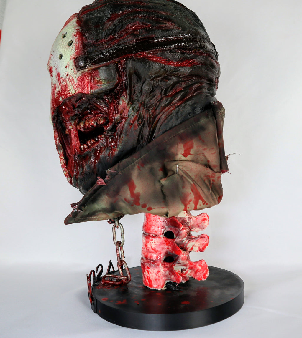 RELICS: The Damned – Jason Voorhees
Busto de Horror Pintado à Mão | Friday the 13th | The Frame Beyond
