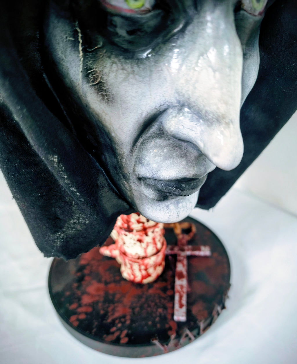 Valak ( The Nun) - RELICS: The Last Cut — Vista angolare | The Frame Beyond