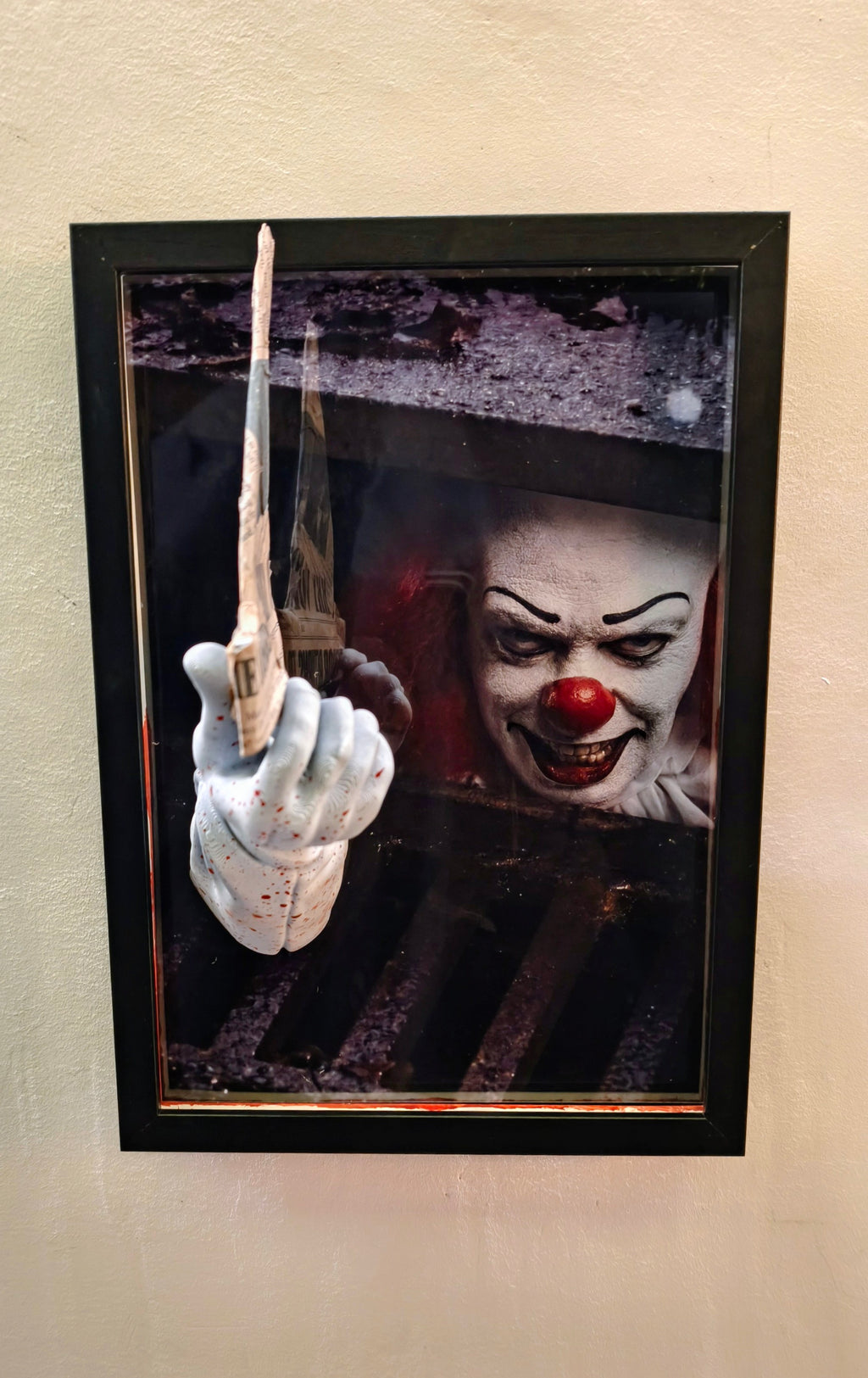 Nightmares in Frame - Pennywise Classic (1990) | Quadro 3D con Braccio e Barchetta a Sbalzo (15 cm)