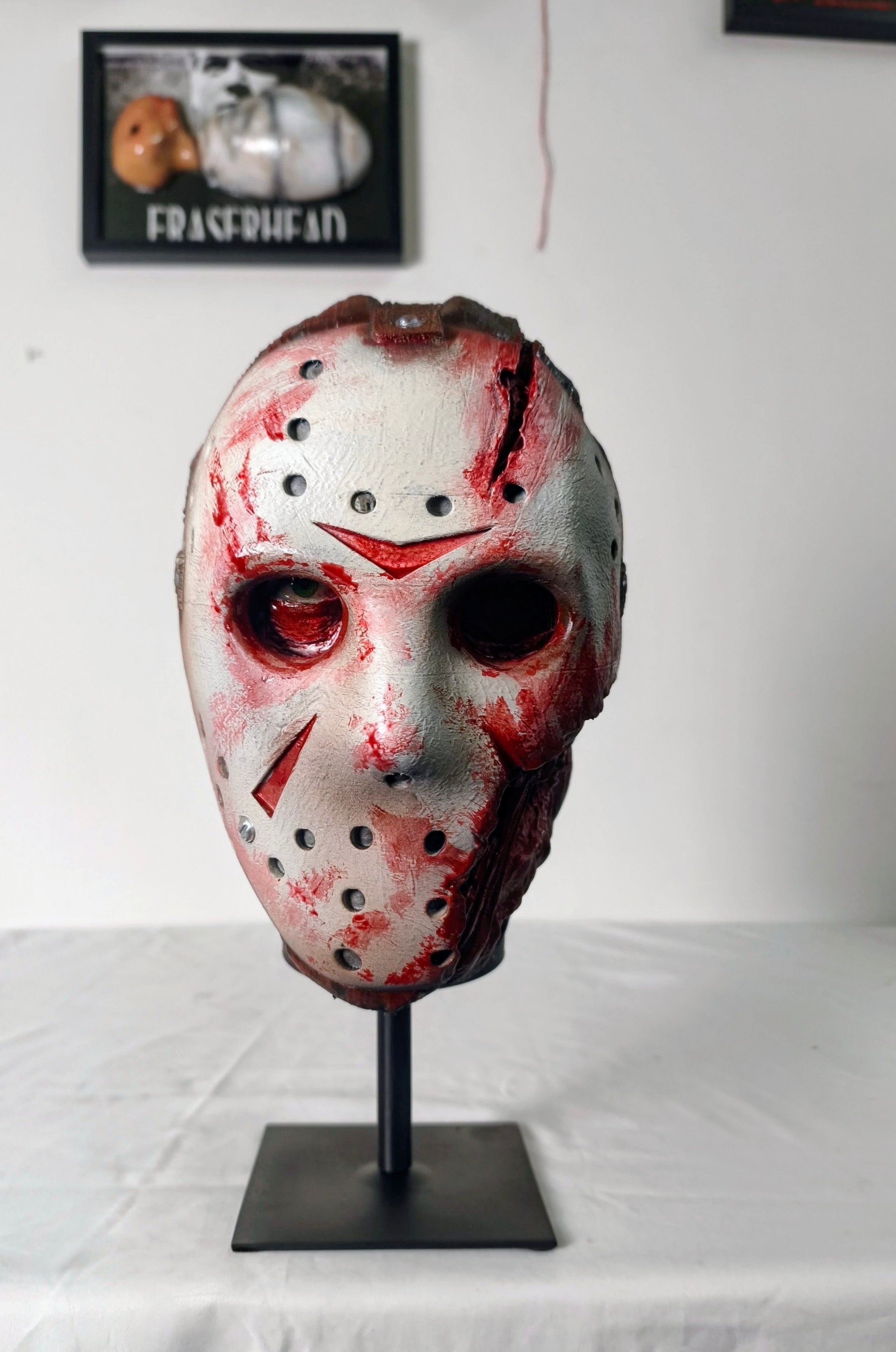 Jason Voorhees - The Exhibit — Vista frontale | The Frame Beyond