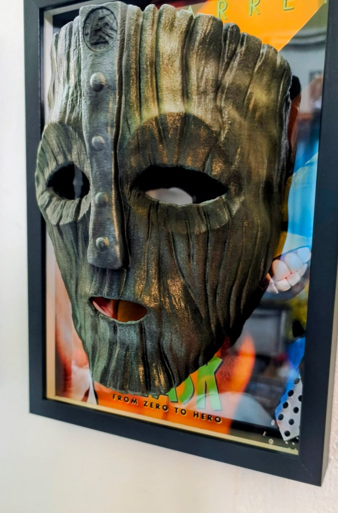 Framed Cults - The Mask — Quadro 3D Scultura Parete Vista prospettica 3/4 rilievo e profondità cornice nera | The Frame Beyond