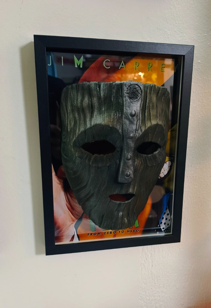 Framed Cults - The Mask — Quadro 3D Scultura Parete Maschera di Loki Jim Carrey Vista frontale in cornice nera shadowbox | The Frame Beyond